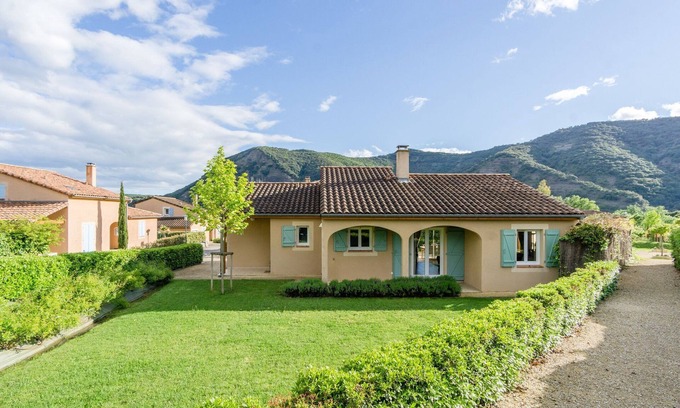 Vallon-Pont-d'Arc Villa | Luxury Ardeche Villa | Villa Lavande | 2 Bedrooms | Private Pool | Perfect for.