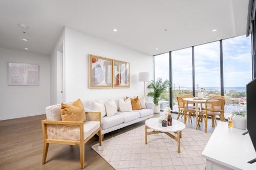 Port Melbourne Apartment | Luxury Bay View Apartment