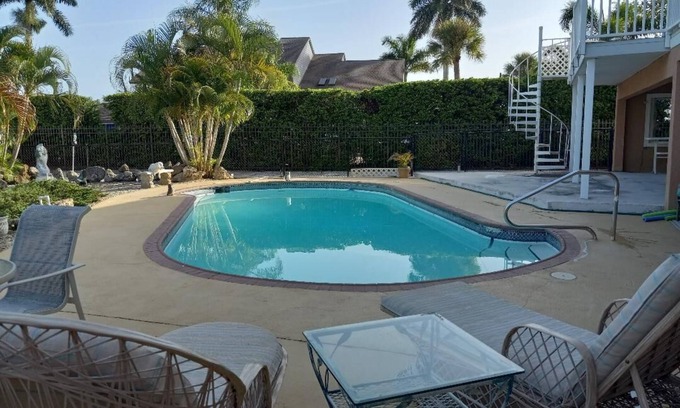 Bayshore Gardens Apartment | Luxury Bayview Wellness Retreat w/Pool, Salt-Water Jacuzzi, Hot Tub.+ more!