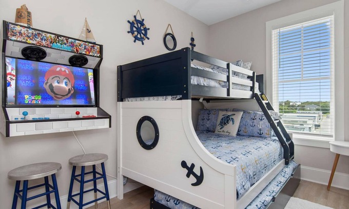 Emerald Isle Apartment | Luxury Beach Condo 5 Min Walk to Beach Shops