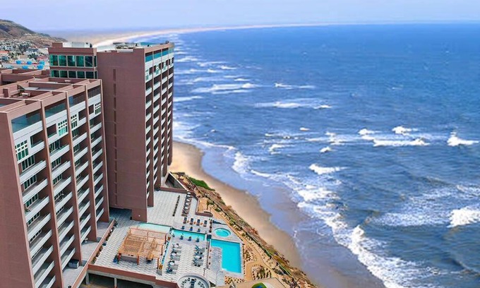 Costa de Oro Apartment | Luxury Beach Condo with Pool