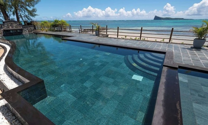 Bain Boeuf Apartment | Luxury beachfront duplex, Coin de Mire view/3Bed