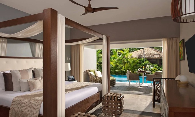 Montego Bay Resort | Luxury Beachfront All Inclusive Resort Jamaica Swim Out Tropical View