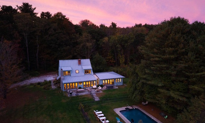 North Egremont House | Luxury Berkshire Retreat with Pool and Hot Tub and Sleeps 18