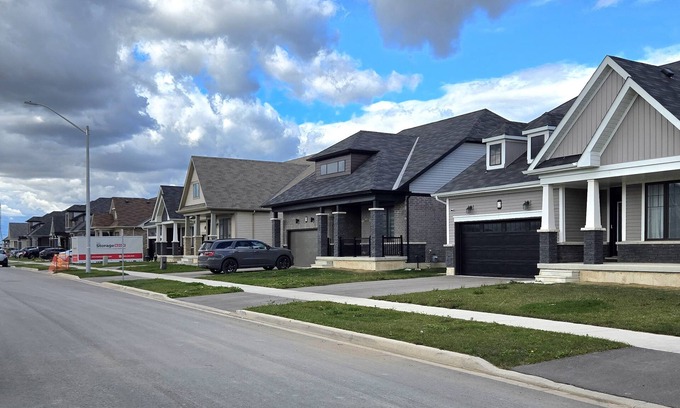 Thorold House | Luxury bungalow near Niagara fall (12 minutes Away)