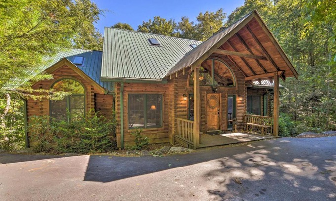 Sapphire House | Luxury Cabin with Deck Less Than 5 Miles to Sapphire Valley!