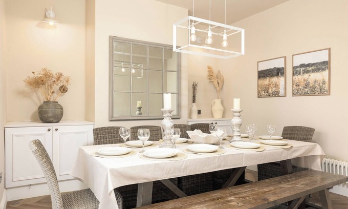 Grangetown House | Luxury Cardiff Townhouse, 5 bedrooms, sleeps up to 12 guests