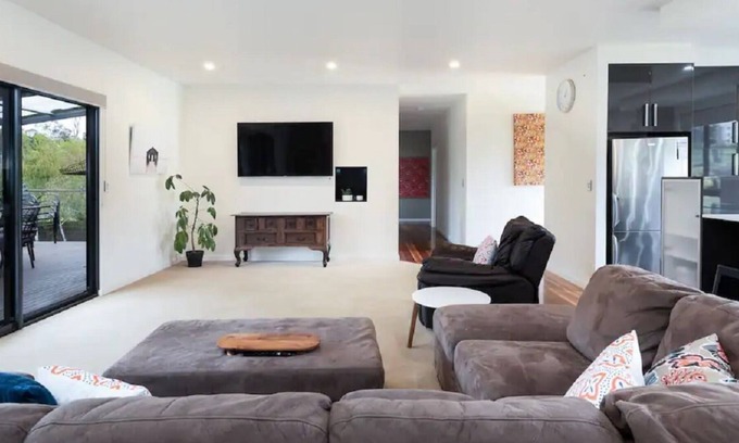 Legana House | Luxury CBD 15min Tamar Valley Wineries 5min