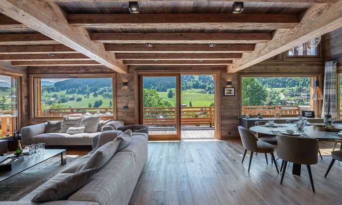 Demi-Quartier Ski Chalet | Luxury Chalet for 12 near La Princesse Pistes with Gym and Fireplace