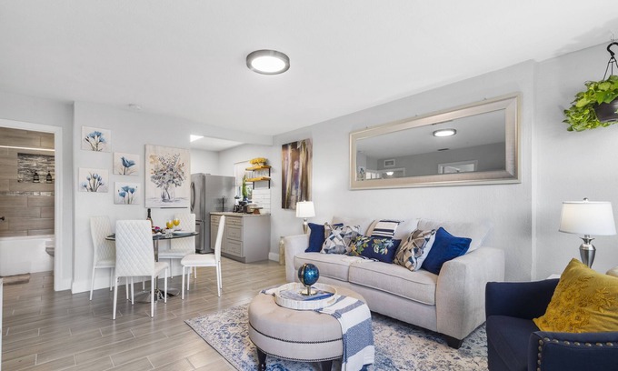 Southwest House | Luxury Chic Style Home near Downtown/Airport