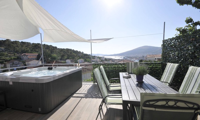 Trogir Apartment | Luxury & comfortable/private hot tub/amazing view!