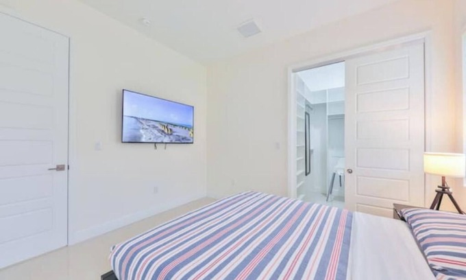 Davie House | Luxury Davie Ranch STR-6114