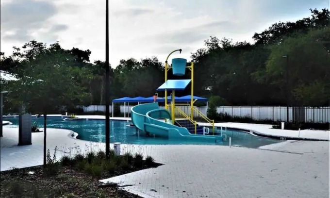 Riverview House | Luxury emphasized w/heated pool/spa perfect for your Tampa Bay stay