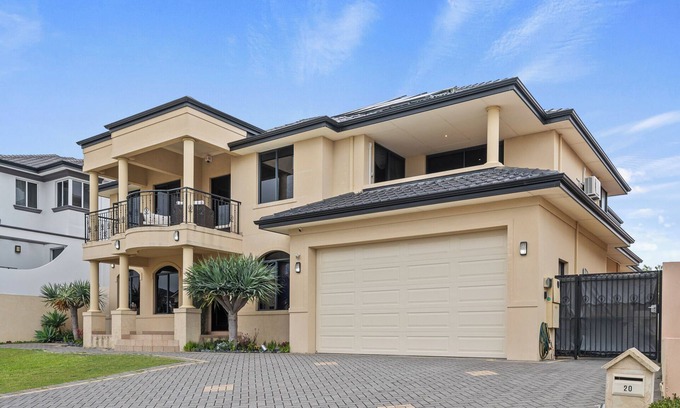Mirrabooka House | Luxury Escape: Perth, Airport, Swan Valley & Beach