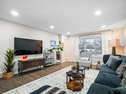 Highland Heights House | Luxury Escape, Sleeps 8,Game Room, Highland Heights