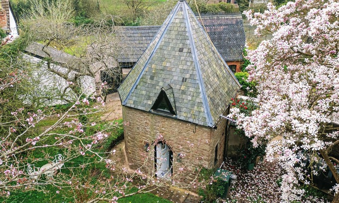 Lea Cottage | luxury fairytale cottage perfect for couplesnn