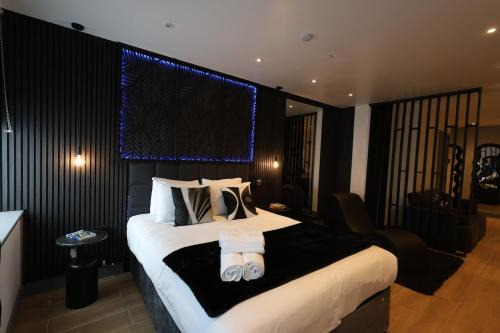 West Finchley Apartment | Luxury Flat,Sauna, Jacuzzi, Free Parking