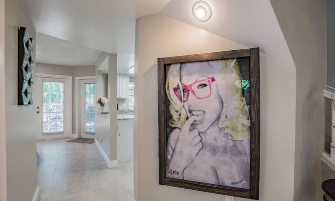 Bayshore Gardens House | Luxury Holistic Oasis by Bayshore/Hyde Park/SoHo