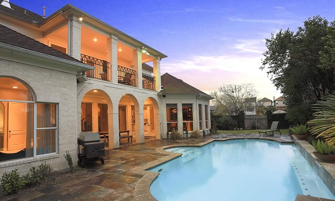 Washington Ave./ Memorial Park House | Luxury Home, In Town Location, 4,600 SQ ft. Swimming Pool Flexible cancellation