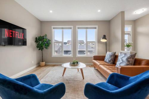 Calgary House | Luxury Home.Mins to YYC Airport, 3Bed 2.5 Bath