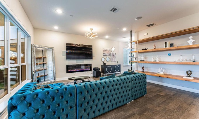 West Dallas Villa | Luxury Home With Rooftop Views