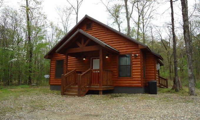 Broken Bow Cabin | Luxury Honeymoon Cabin Bear Bottoms, Hot Tub, Hammock, Wifi, Indoor fireplace