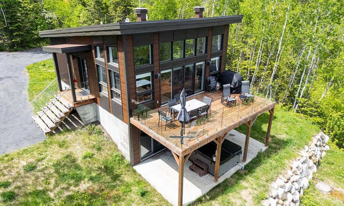 Saint Irenee House | Luxury House with Breathtaking River Views: Hot Tub & Stargazing Perfect Getaway