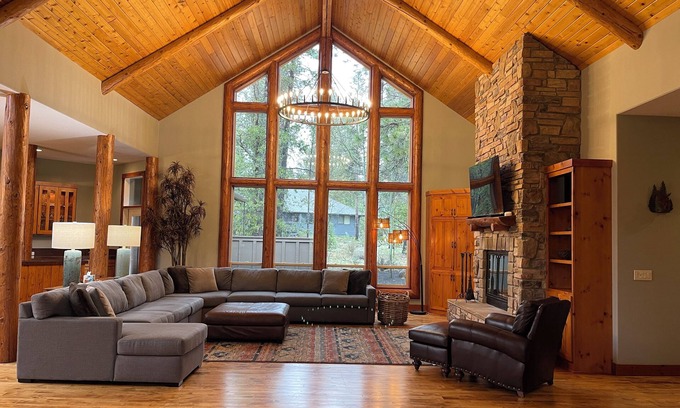 Deer Park House | Luxury in Sunriver- Sleeps 21
