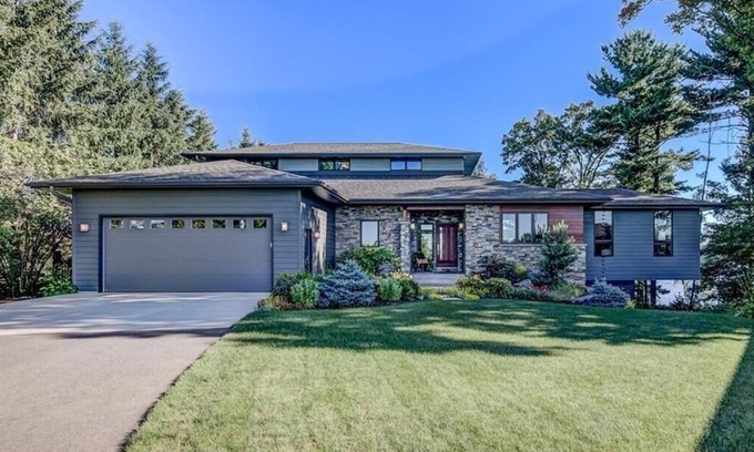 Chippewa Falls House | Luxury Lake Home on Lake Wissota