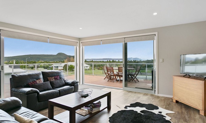 Motuoapa House | Luxury lake house, perfect for a family getaway