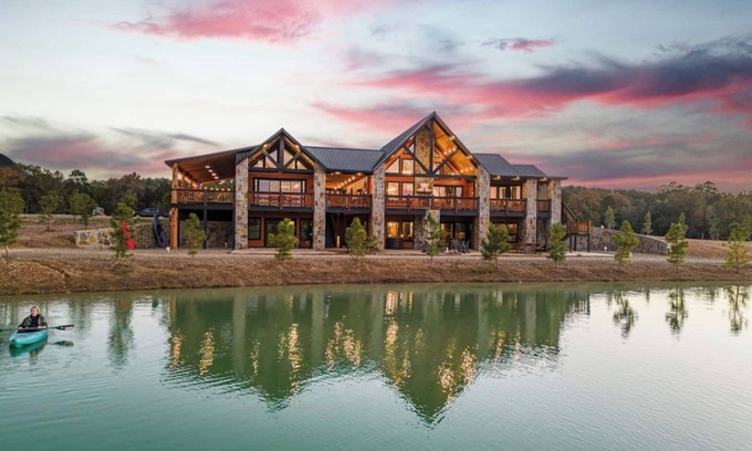 Broken Bow Cabin | Luxury Lodge for 40 Guests Covered Event Patio Lakeside Escape on 70 Acres