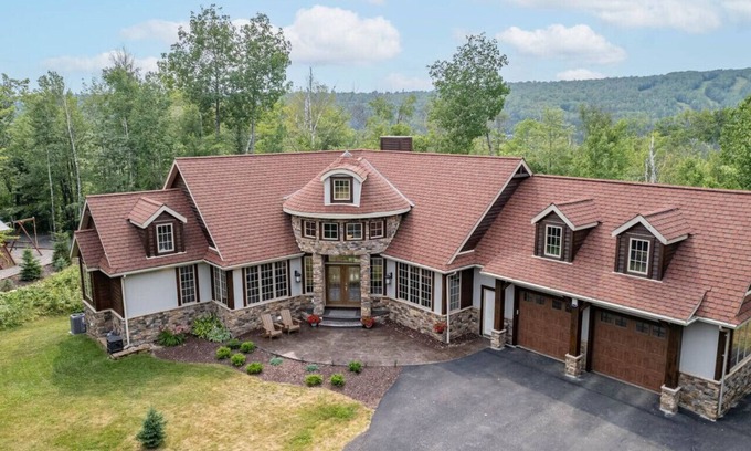 Biwabik House | Luxury Lodge Near Giant’s Ridge!