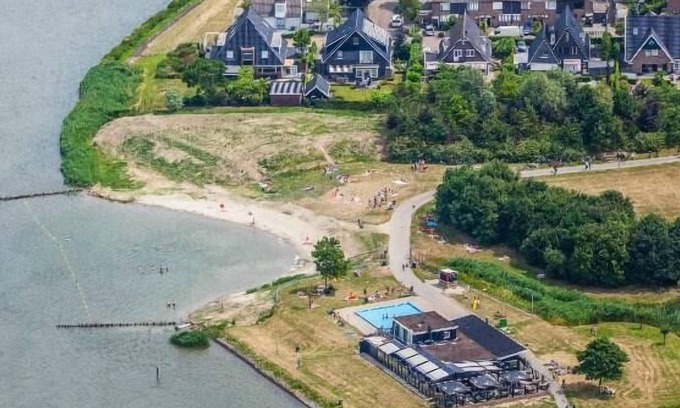 Oud-Beijerland House | Luxury mansion at the harbor (Families only)
