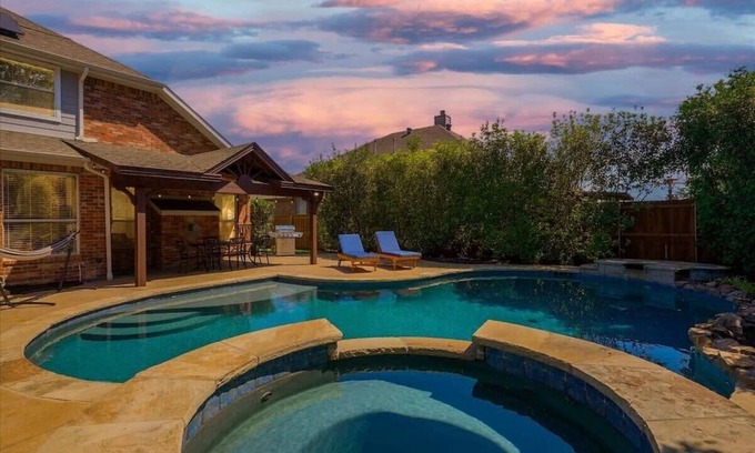 Rowlett House | Luxury Mansion Paradise - Cinema Room, Pool, Spa