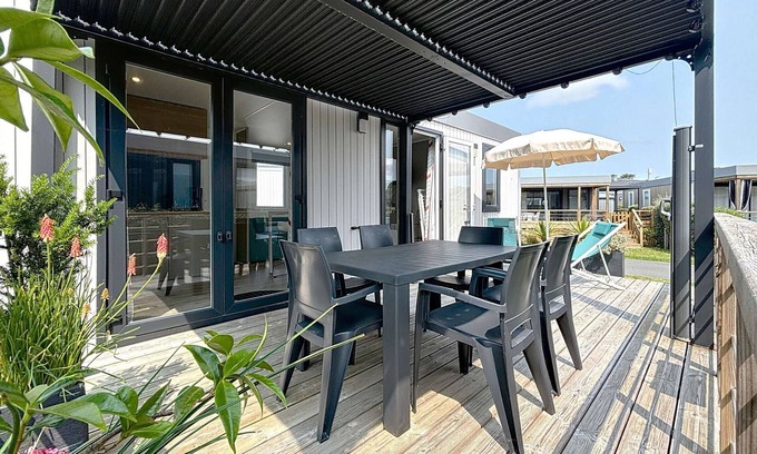 Jullouville-les-Pins House | Luxury Mobile-Home: 4 Guests, 2 Bedrooms, 200m from Beach, with Pool & Fitness Facilities