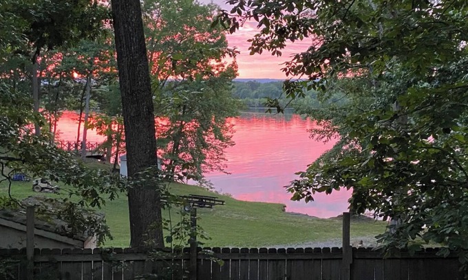 Decatur House | Luxury modern with breathtaking sunset views!