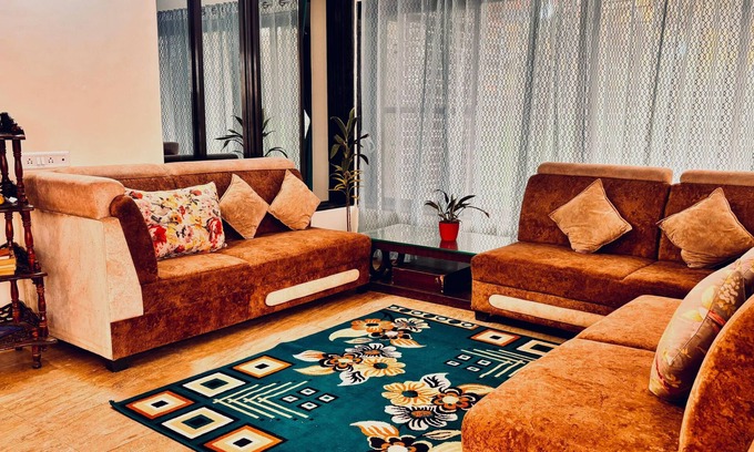 Kadadhe House | luxury mountain and dam view, family friendly with huge swimming pool villa.