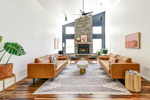 Bakerton Ski Chalet | Luxury Mountain Retreat - 4 King Suites & Hot Tub