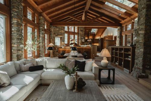 Mariposa Villa | Luxury Nature Getaway Stone House by Casa Oso