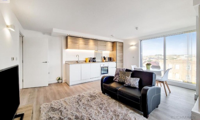 Edgware Apartment | Luxury New 2 Bed/2 Bathroom Flat With Balcony