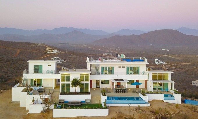 El Pescadero Villa | Luxury Ocean-View Villa w/Pool By Cerritos Beach