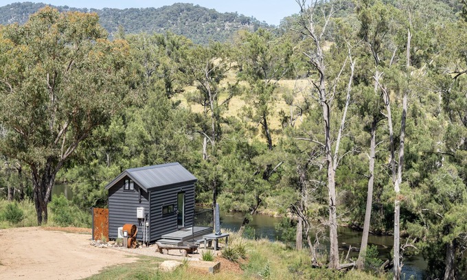 Joadja Cabin | Luxury Off-Grid Tiny House in the beautiful Southern Highlands