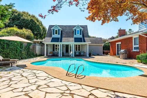 Historic Old Town Villa | Luxury Old Town Winter Retreat- Hot Tub and Games