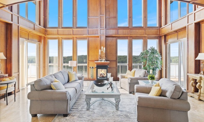 Osage Beach Condo | Luxury Ozark Penthouse: Amazing Views, 7 Bedrooms!