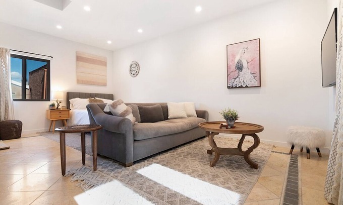 Pico - Robertson Apartment | LUXURY PRIME Beverly Hills UPPER private Unit