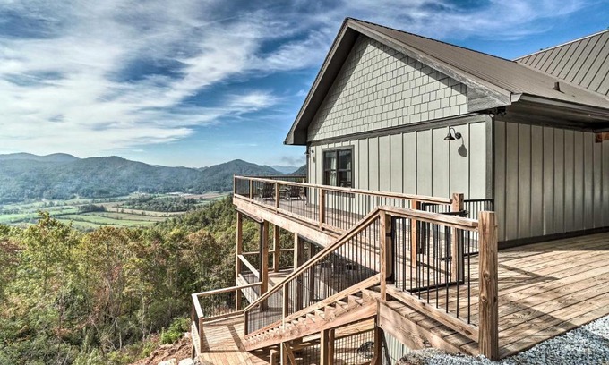 Rabun Gap House | Luxury Rabun Gap Getaway with Soaring Views!