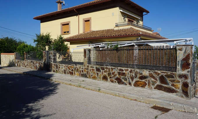 Navas del Rey House | luxury relax chalet