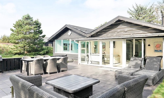 Vejers House | Luxury Retreat with Pool - By Traum Ferienwohnungen