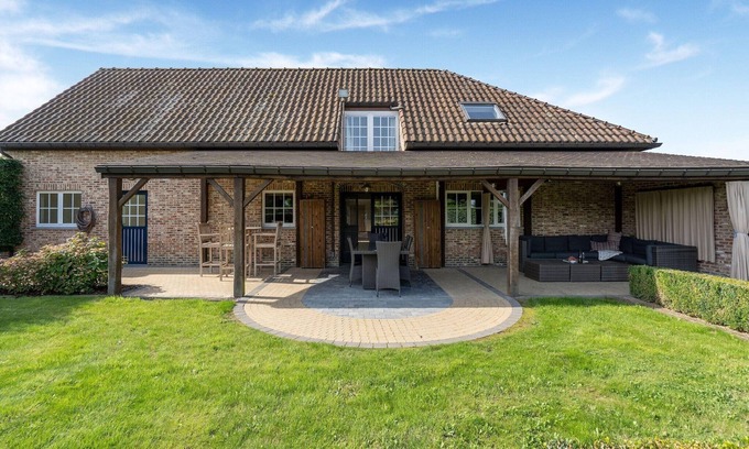 Alken House | Luxury Retreat with furry friends