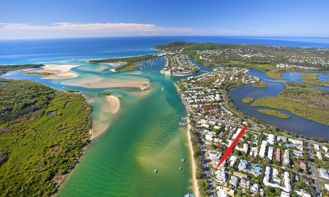 Noosaville Apartment | Luxury riverfront apartment, free use of bikes and kayaks, free fast wifi